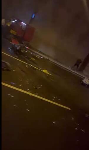 Hafif ticari araç tünel duvarına çarptı! 3 ölü, 1 yaralı 5